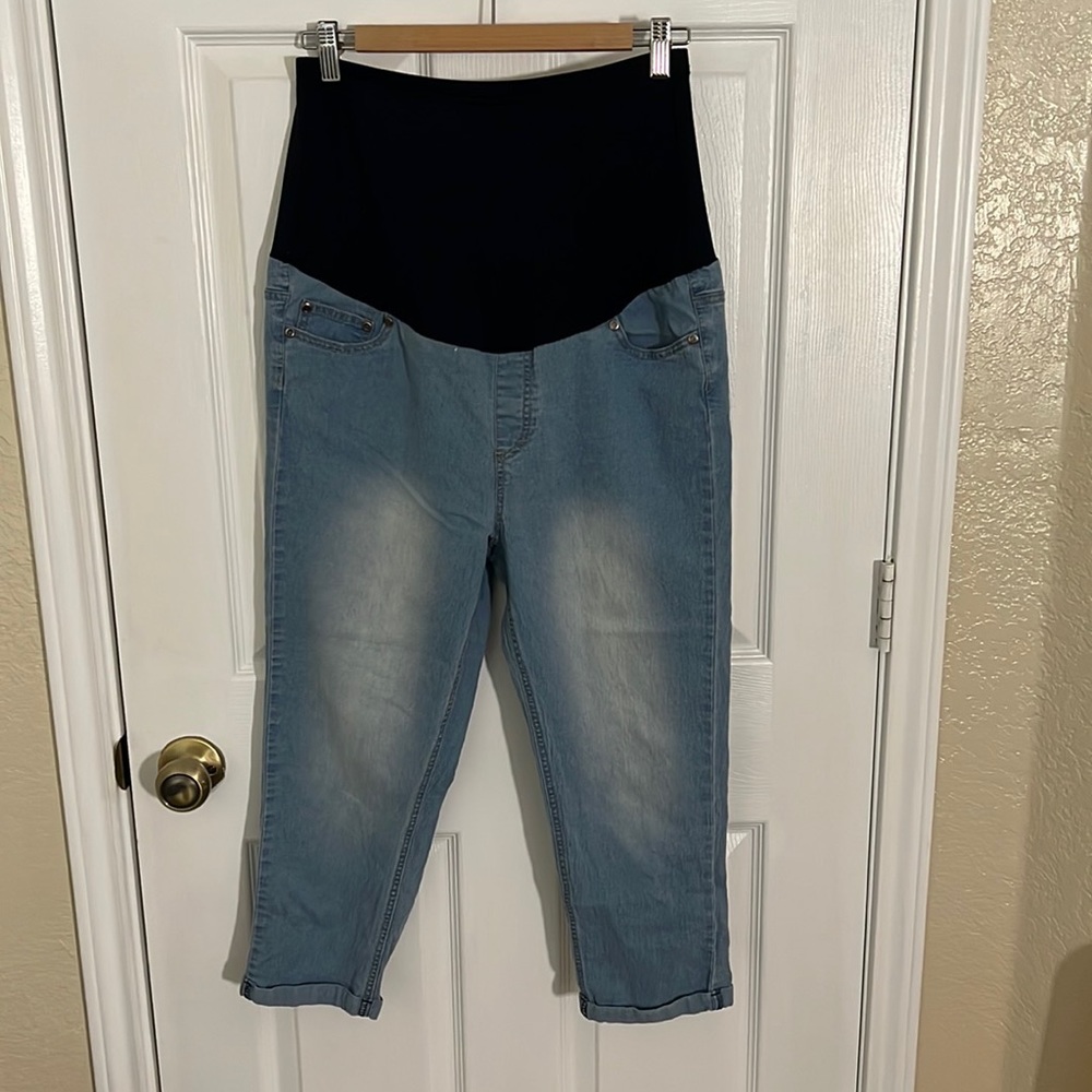 Maternity capri jeans - size large